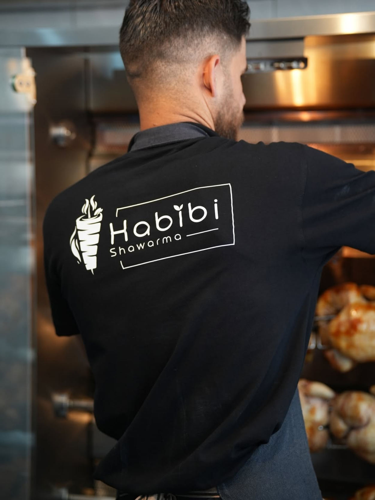 Unser Koch am Shawarma-Spieß